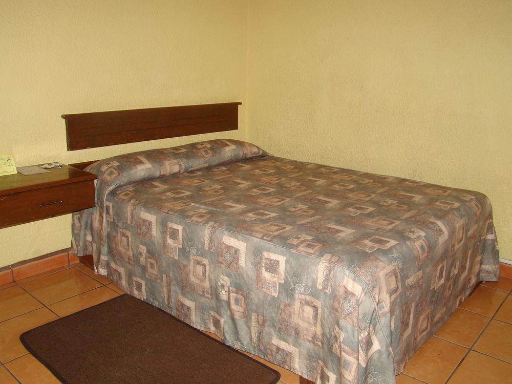 Hotel Estefania モレリア エクステリア 写真